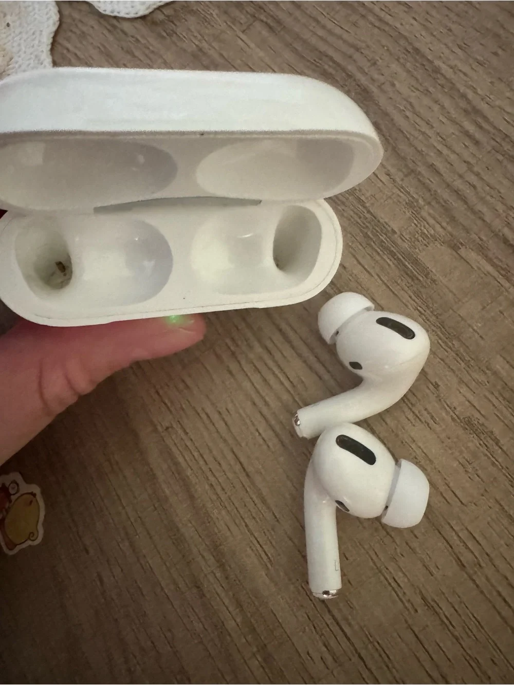 Apple AirPods Pro (White) with Charging Case